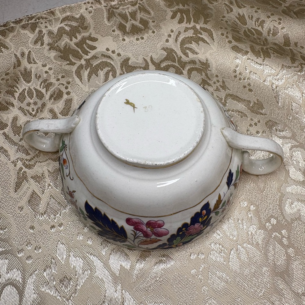 Vintage Two-Handled bowl - Picture 5 of 7